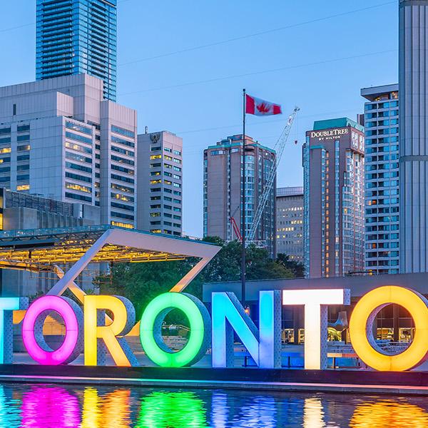 Dear Facebook,

Hành trình du học và định cư Canada với phần đông du học sinh, đặc biệt là du học sinh Việt Nam, là một sự đầu tư của cả thanh xuân và tuổi trẻ. Hành trình này có thể chứa đầy niềm háo hức, phấn khích và niềm tin về sự thành công, song đồng thời cũng là một sự thách thức về khả năng tự lập và sự bền chí. Mỗi du học sinh ở bất cứ quốc gia nào cũng đều có một câu chuyện của cuộc đời du học của mình để kể cho mọi người nghe, nên mình cũng không ngoại lệ. 

GIAI ĐOẠN 1: GIAI ĐOẠN CHUẨN BỊ GIẤY TỜ VÀ XIN VISA ĐỂ DU HỌC CANADA. 

MY BACKGROUND:
- TỪNG RỚT VISA DU HỌC 2 LẦN hồi năm 2014 và 2015 vì hồ sơ mình gặp vấn đề về chứng minh tài chính
- 18 tuổi, độc thân (chưa có bồ chính thức bao giờ :P)
- Tốt nghiệp trường cấp 3 bình thường Sài Gòn (hồ sơ cấp 3 không có gì đặc biệt ngoài mấy giải thể thao cấp quận xàm xàm) vào năm 2015 (niên khóa 2012-2015): 
o GPA Lớp 10: 7.8
o GPA Lớp 11: 7.6
o GPA Lớp 12: 7.5
- Thi THPTQG khối A1 và D (Năm 2015). Khối A1 (Toán 8.25đ, Lý 7.5đ, Ngoại Ngữ 9.75đ) và Khối D (Ngữ Văn 4.5đ) 
- Với số điểm thi THPTQG trên, mình đậu vào ngành Computer Science (Chất Lượng Cao) ở Đại Học Bách Khoa TP.HCM (năm đó trường lấy 23.75đ)
- IELTS 6.5 Overall (05-2016): Listening 6.0, Reading 7.0, Writing 6.5, Speaking 5.5. 

CHUẨN BỊ GIẤY TỜ 

Mình bắt đầu việc chuẩn bị giấy tờ du học khi biết được Canada đang có chương trình Canada Express Study (CES), giúp cho những du học sinh tiềm năng đi du học mà không cần chứng minh tài chứng. Những gì mình cần phải nộp là:
- Giấy nhập học từ 1 trường ở Canada
- Đóng trước 1 tiền học năm học phí (CAD 14,000)
- Mở ngân hàng Scotiabank ở Canada và có tài khoản đầu là CAD 10,000 
- IELTS 6.0 (không band nào dưới 5.5) để học college, còn university thì 6.5 Overall (không band nào dưới 6.0)
- Khám sức khỏe và xin lý lịch tư pháp số 2 
- Có passport còn hiệu lực

Khi chuẩn bị giấy tờ thì mình có nhờ dịch vụ tư vấn du học Canada ở TP.HCM để giúp mình làm hồ sơ thủ tục xin nhập học. 

Bên dịch vụ có yêu cầu mình viết Study Plan, tuy nhiên khi mình nộp xin Visa ở đường Pasteur thì người ta không nhận Study Plan Letter của mình. Thay vì đó, họ chỉ lăn tay lấy sinh trắc học thôi, mà lạ thay, mà phải lăn đến tận 3 lần mới thành công (2 lần đầu tượng trưng cho 2 lần mình fail Visa, lần thứ 3 mới pass), nên mình đã cảm thấy trong lòng có điềm là lần này mình sẽ pass visa du học thật. 

Nếu mình nhớ không lầm là đúng 8 ngày sau đó, họ nhắn tin cho mình qua điện thoại yêu cầu lên Visa Processing Centre ở đường Pasteur để lấy hồ sơ. Đúng với cảm giác “3 lần lăn tay hôm bữa”, mình đậu Visa du học Canada thật mọi người ạ (Bên Canada chỉ trả 1 cái passport cùng với cái Visa được dán trên đó thôi, khác với những fail trước, họ trả toàn bộ hồ sơ giấy về). Lúc đó là 2h chiều ngày 25/7/2016, trời đổ một cơn mưa ào xuống trong sự vỡ òa hạnh phúc của mình, mà đâu biết rằng đó chỉ là sự bắt đầu của một cơn ác mộng khác kéo dài. 

Sau khi đậu Visa, mình xin bảo lưu kết quả học tập ở trường đại học để chuẩn bị lên đường du học, dù biết rằng hành trình phía trước là cực kỳ gian khổ và đầy khó khăn, nhưng mình chưa bao giờ nghĩ rằng mình sẽ quay lại đại học ở Việt Nam một lần nào nữa. 

Tháng 8/2016, mình sắp xếp các cuộc hẹn với bạn bè ở Việt Nam lần cuối trước lên đường sang Canada để chuẩn bị nhập học ngành Computer Engineering ở 1 trường college ở Ontario vào kì Fall 2016. Cảm xúc lúc ấy lâng lâng lắm mọi người ạ, mình kiểu không biết nên vui hay buồn. Vui vì mình được tận hưởng 1 môi trường mới, 1 nền giáo dục mới – với cách tư duy và tiếp cận vấn đề mới, trong khi mình buồn vì không còn được ở bên những người thân yêu và nói chuyện hằng ngày như ba mẹ, những đứa bạn thân thời cấp 3, và những đứa bạn mới quen thời đại học.  

Ở bài tiếp theo mình sẽ viết về “hành trình 20h bay” nổi tiếng của những ai từng là du học sinh Việt Nam ở Canada và những ngày đầu đến Canada.

------- (ENGLISH BELOW)-------- 

The journey of studying abroad and settling in Canada for most international students, especially Vietnamese students, is an investment of their youth and early adulthood. This journey may be filled with excitement, enthusiasm, and belief in success, but at the same time, it is also a challenge in terms of self-reliance and perseverance. Every international student in any country has a story of their study abroad life to share, and I am no exception.

PHASE 1: PREPARING DOCUMENTS AND APPLYING FOR A STUDY VISA IN CANADA. 

MY BACKGROUND:
• I was rejected for a study visa TWICE in 2014 and 2015 due to financial proof issues in my application.
• 18 years old, single (never had an official girlfriend :P)
• Graduated from a regular high school in Saigon (nothing special in my high school transcript except for some district-level sports awards) in 2015 (class of 2012-2015): 
o GPA Grade 10: 7.8 
o GPA Grade 11: 7.6 
o GPA Grade 12: 7.5
• Took the National High School Exam for A1 and D majors (2015). A1 Major (Math 8.25, Physics 7.5, Foreign Language 9.75) and D Major (Literature 4.5)
• With the above exam scores, I was admitted to the Computer Science (High Quality) program at Ho Chi Minh City University of Technology (the school's cut-off score was 23.75 that year).
• IELTS 6.5 Overall (05-2016): Listening 6.0, Reading 7.0, Writing 6.5, Speaking 5.5. 

PREPARING DOCUMENTS 

I began preparing my study abroad documents when I learned that Canada had a Canada Express Study (CES) program, which allowed potential international students to study without needing to prove their financial situation. What I needed to submit were:
• An acceptance letter from a Canadian school
• Pay the tuition fee for one academic year in advance
• Open a Scotiabank account in Canada with an initial balance of CAD 10,000
• IELTS 6.0 (no band below 5.5) for college, and 6.5 Overall (no band below 6.0) for university
• Health check and criminal record check No. 2
• A valid passport 

When preparing the documents, I asked for assistance from a Canadian study abroad consultancy service in Ho Chi Minh City to help me with the application process. The consultancy service required me to write a Study Plan, but when I submitted my visa application at Pasteur Street, they did not accept my Study Plan Letter. Instead, they only took my biometrics, and strangely enough, I had to do it three times before it was successful (the first two times symbolized my previous visa rejections, and the third time was a success), so I had a feeling that I would finally pass my study visa this time. If I remember correctly, exactly eight days later, they texted me to go to the Visa Processing Centre on Pasteur Street to pick up my documents. True to my "three biometrics attempts" feeling, I was indeed granted a Canadian study visa (Canada only returns a passport with a visa sticker, unlike my previous rejections, where they returned all my paper documents). It was 2 pm on July 25, 2016, and it was pouring rain outside as I celebrated my happiness, not knowing that it was just the beginning of another long-lasting nightmare. 

After obtaining the visa, I requested a leave of absence from my university to prepare for my journey to study abroad, knowing that the path ahead would be extremely difficult and challenging, but I never thought that I would return to university in Vietnam again.

In August 2016, I arranged farewell meetings with friends in Vietnam for the last time before departing for Canada to start my studies in Computer Engineering at a college in Ontario for the Fall 2016 semester. My emotions at that time were quite mixed, as I didn't know whether to feel happy or sad. I was happy to experience a new environment and a new education system with different ways of thinking and problem-solving, while I was sad to leave behind my loved ones and daily conversations with my parents, high school friends, and new acquaintances from university.

In my next post, I will write about the famous "20-hour flight journey" experienced by Vietnamese international students in Canada and my initial days in the country.